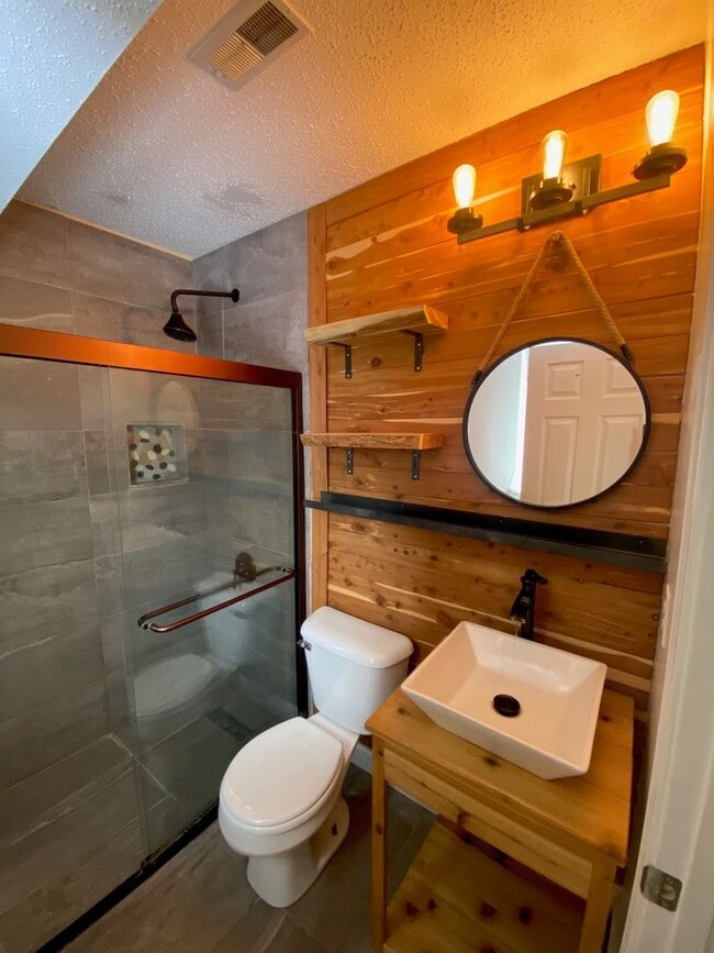 Building Photo - Updated Brick Ranch