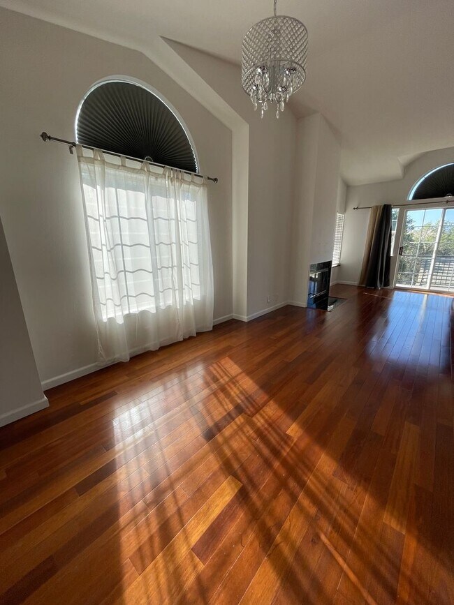 Building Photo - Stunning Remodeled 2BR/2BA Garage Laundry Fireplace