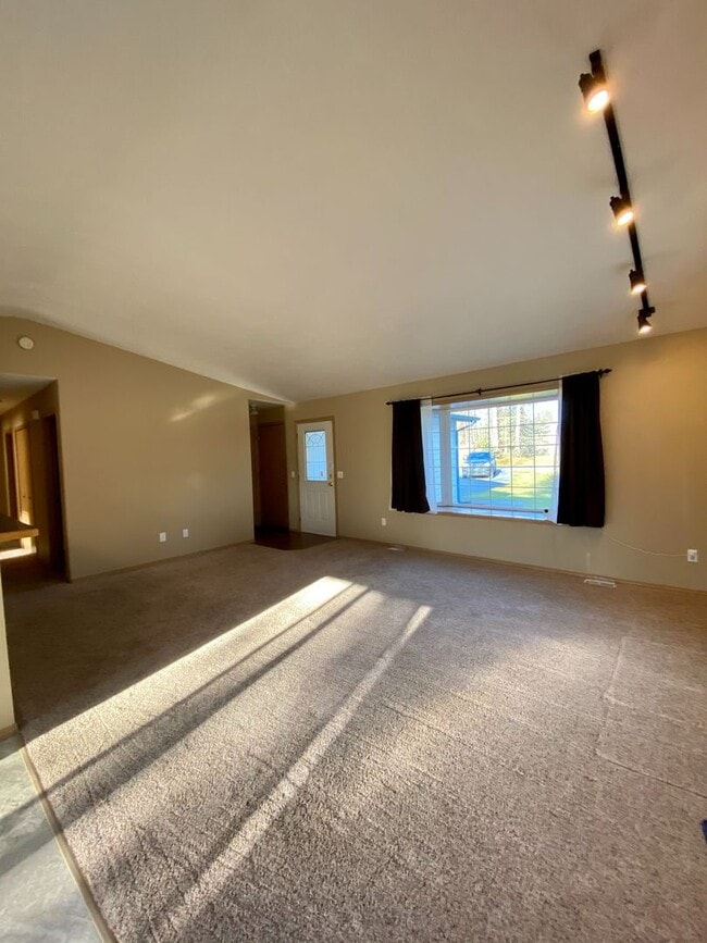 Building Photo - 215 Knight Dr
