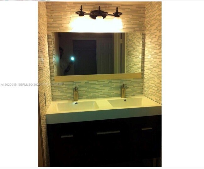 Building Photo - 9480 Tangerine Pl