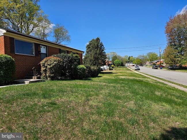 Building Photo - 14236 Caroline St