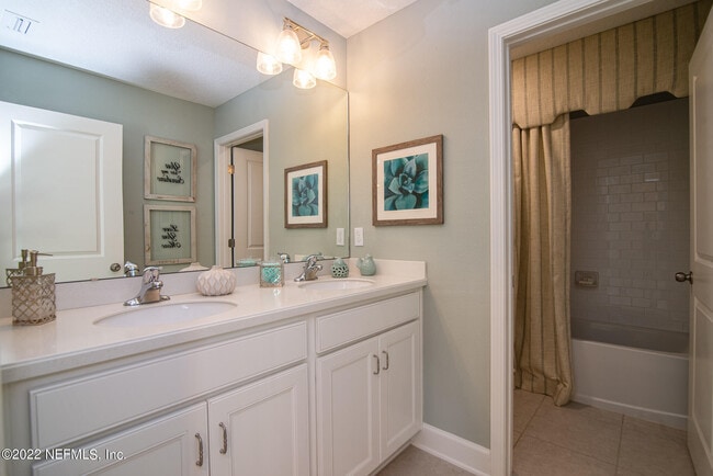 Building Photo - 118 Pioneer Village Dr