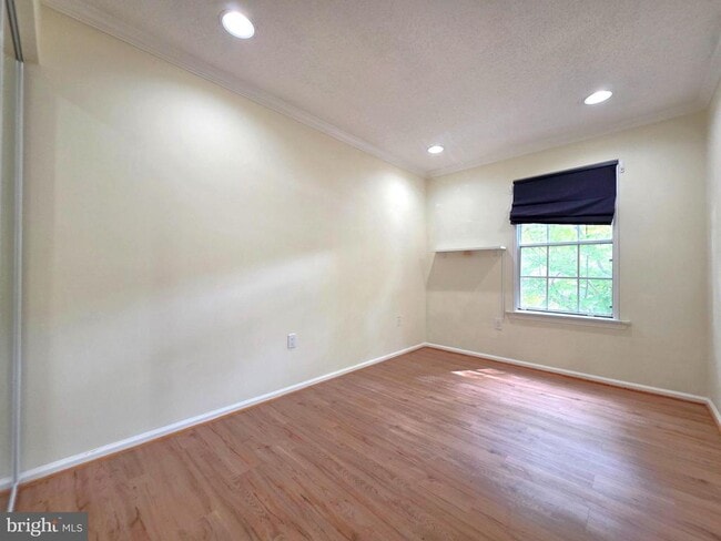 Building Photo - 7758 New Providence Dr