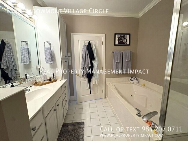 Building Photo - 532 Meadowmont Village Cir