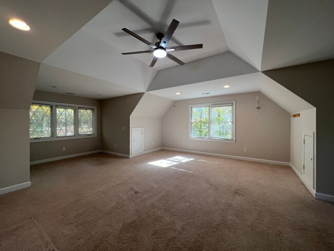 Building Photo - Fabulous 4BR 2.5BA Home on 1.25 Acres