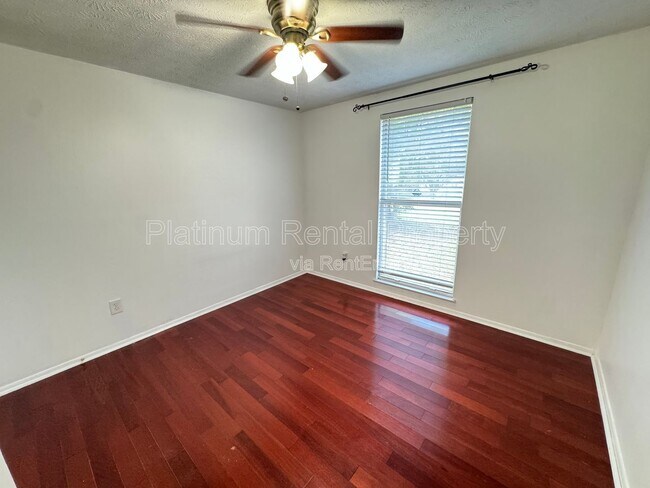 Building Photo - 1295 Taylor Oaks Dr