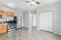 Building Photo - 5860 N Kenmore Ave