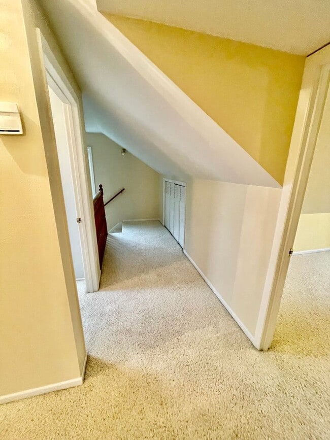 Building Photo - Rare Find, Large 3bd/2bathroom (w/ Bonus Rooms) House Near Rose City Golf Course
