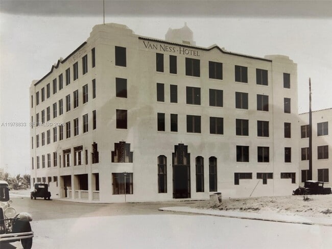 Building Photo - 1390 Ocean Dr