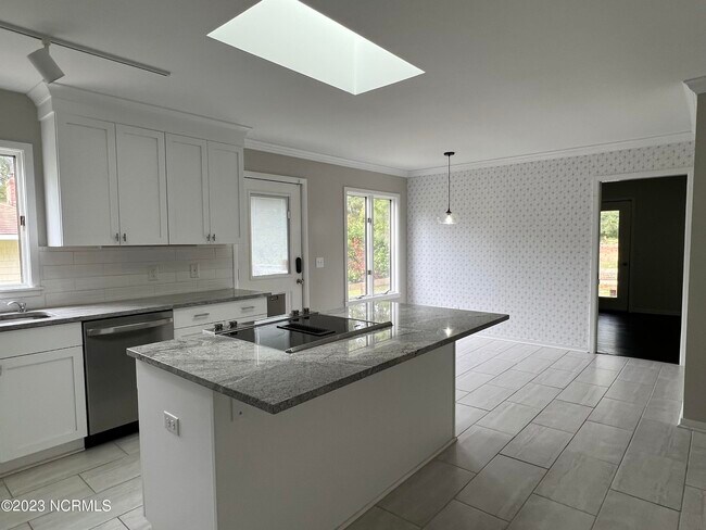 Building Photo - 440 Central Dr