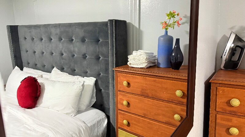 Building Photo - 141 Middle Tpke E