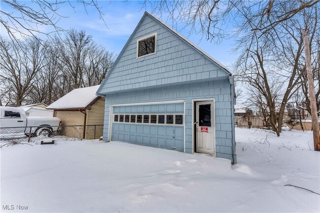 Building Photo - 239 E 214th St