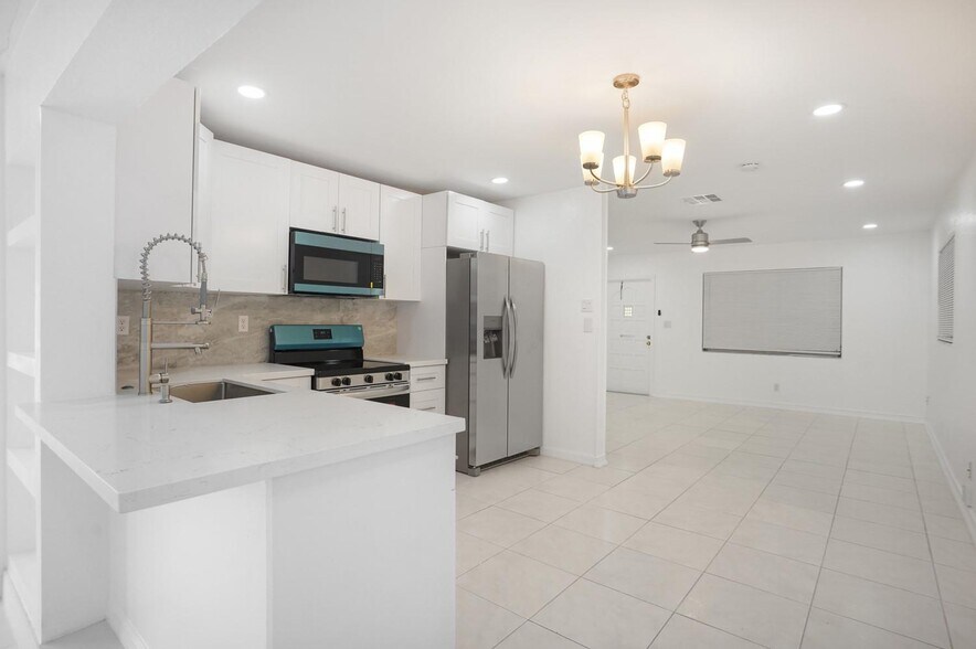 Building Photo - 7505 NW 58th St