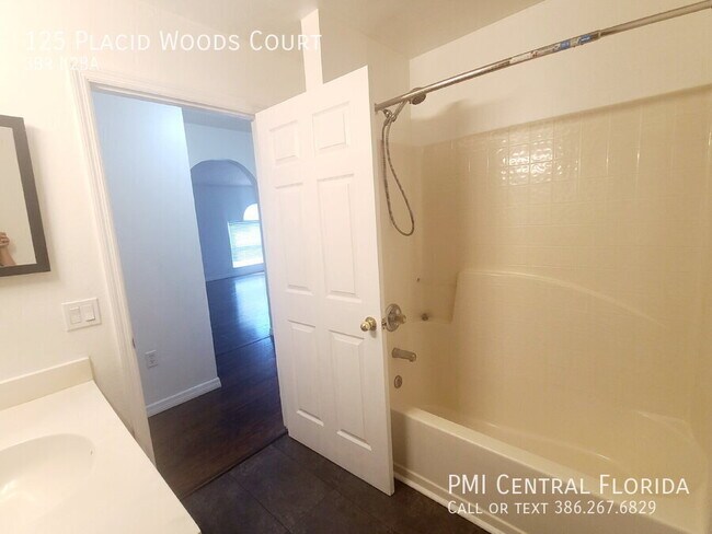 Building Photo - 125 Placid Woods Ct