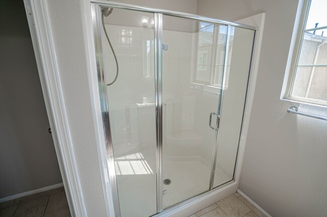 Building Photo - Modern 3-Bedroom Home in North Hollywood w...