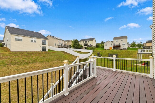 Building Photo - 621 Falling Brook Dr