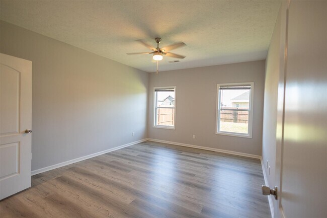 Building Photo - 2321 Trenton Ln