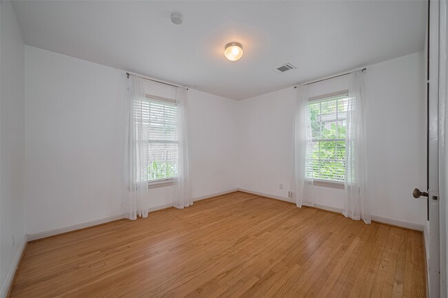 Building Photo - 3610 Glen Haven Blvd