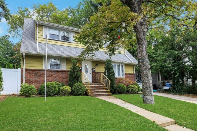 Primary Photo - 130 Mt Vernon St