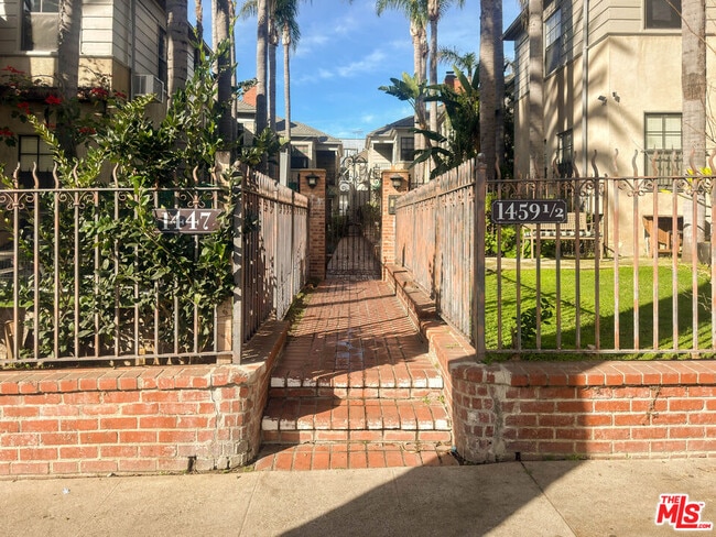 Building Photo - 1449 N Alta Vista Blvd