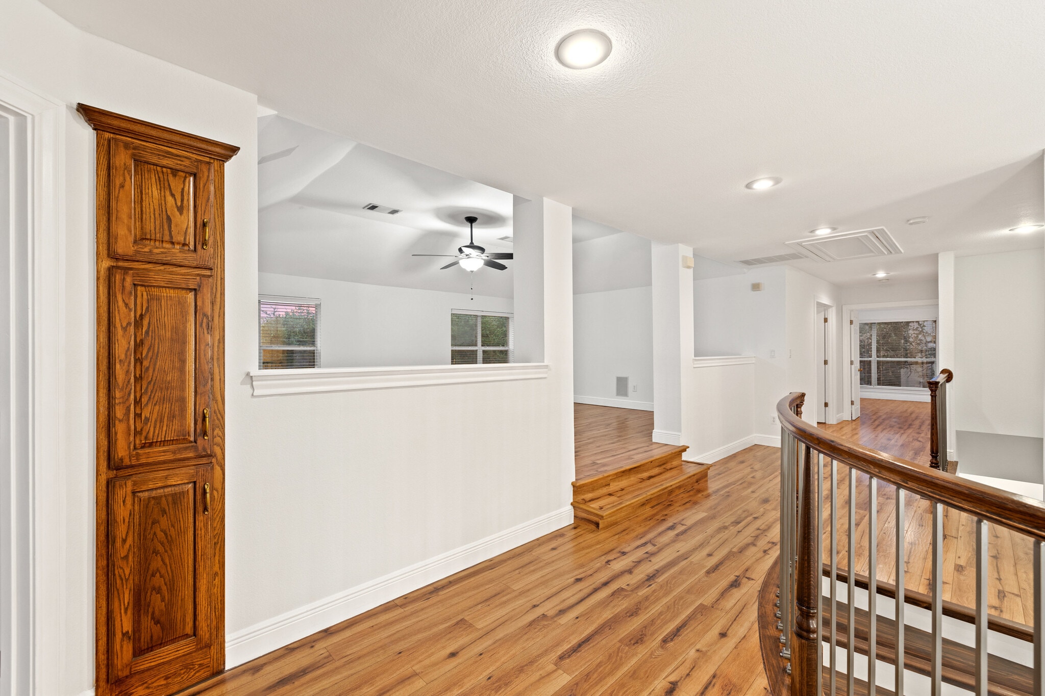 Building Photo - 402 Luna Vista Dr