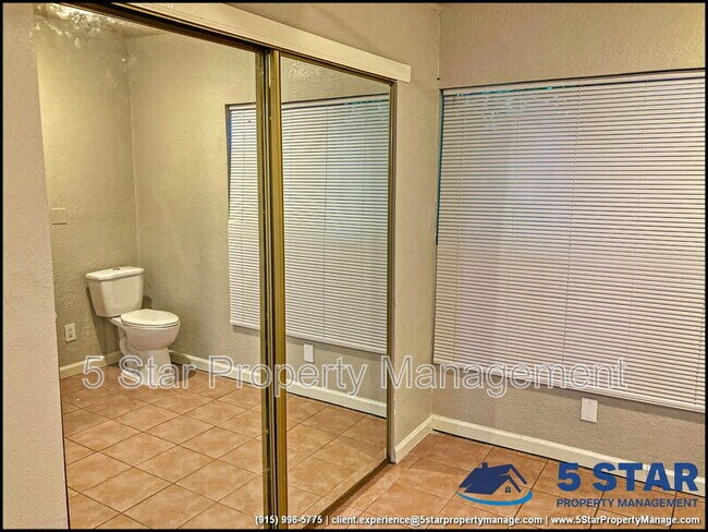 Building Photo - 1308 Montana Ave