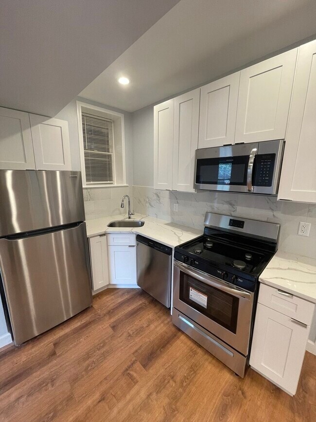 Building Photo - 7331 N Honore St