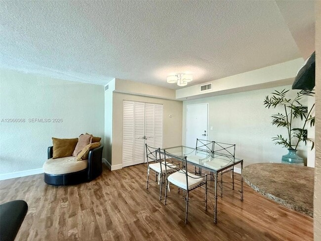 Building Photo - 7501 E Treasure Dr