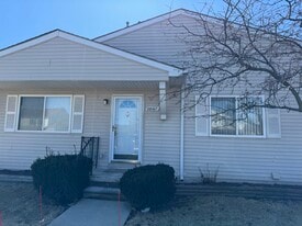 Building Photo - 28167 Raleigh Crescent Dr
