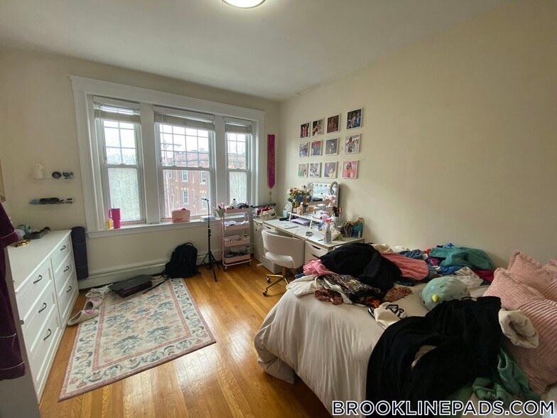 Building Photo - 69 Babcock St