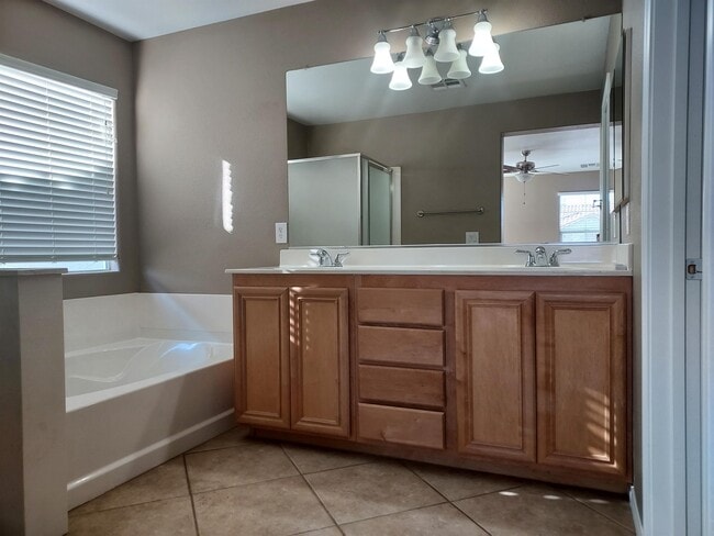 Building Photo - 9564 Fresh Crown Ct