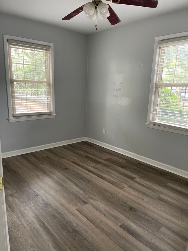 Building Photo - 2/1 MONTEREY APT IN NORMALTOWN!