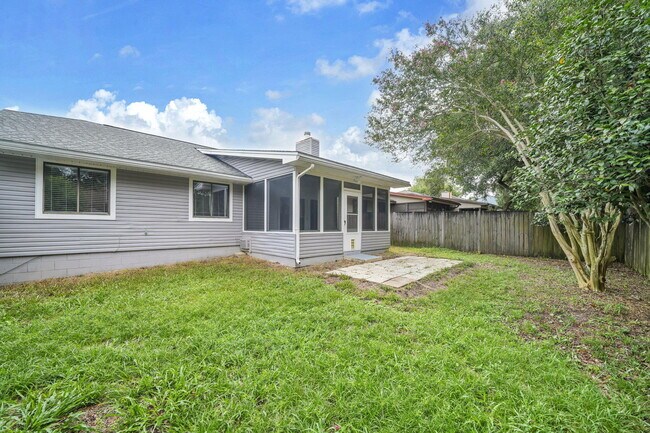 Building Photo - 3930 Balsam Dr