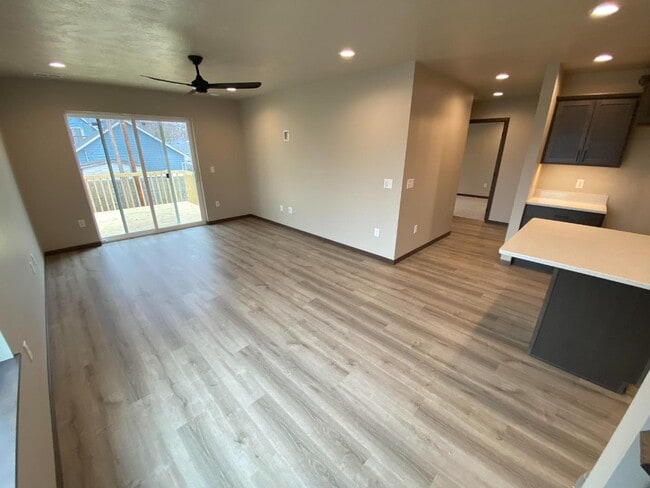 Building Photo - 216 S Elmwood Ave