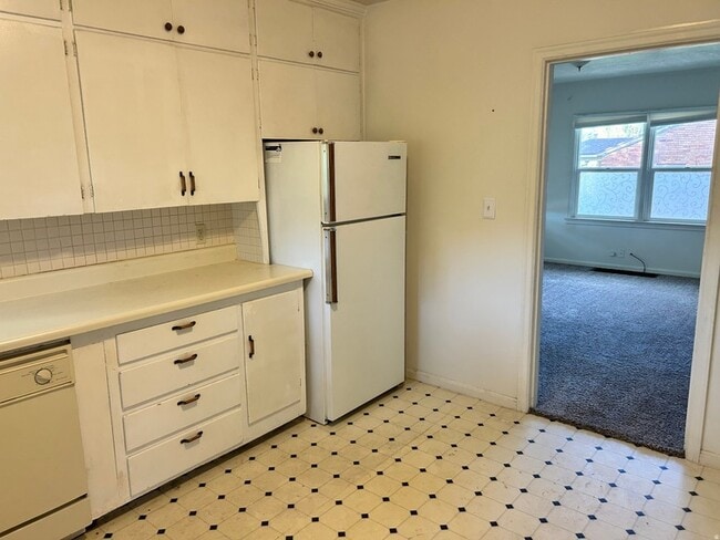 Building Photo - 3580 Van Buren Ave