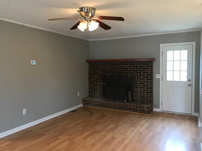 Building Photo - Simpsonville  3 Bedroom, 1.5 Bath Home Nea...