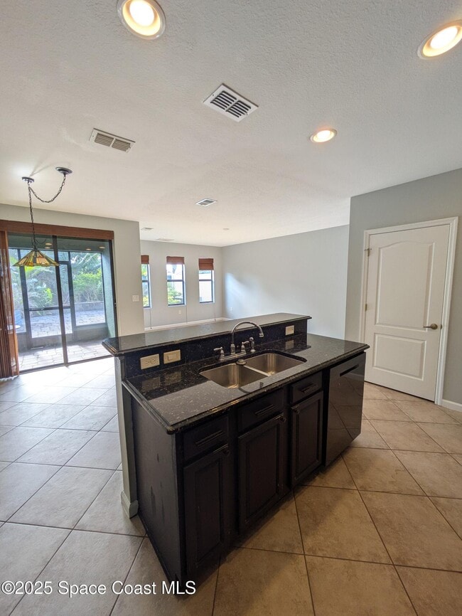 Building Photo - 725 Ventura Dr