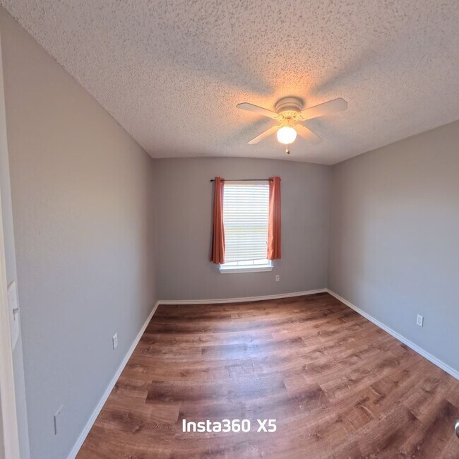 Building Photo - 1209 Montclair Dr
