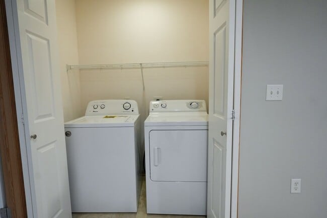 Building Photo - Spacious 2-Bedroom Townhome in Prime West ...