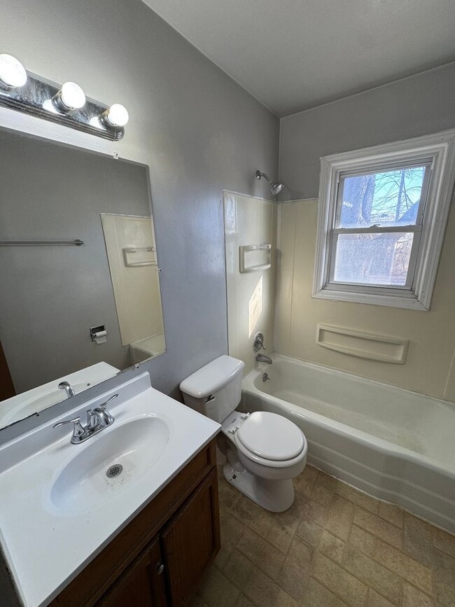 Building Photo - HM 2607/2609 Magnolia Drive