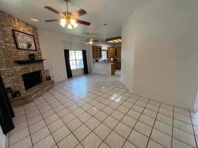 Building Photo - 116 River Knoll