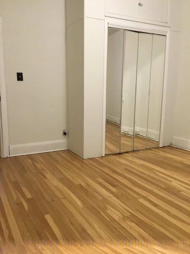 Building Photo - 1407 70th St