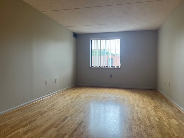 Building Photo - 100 Ledgewood Dr