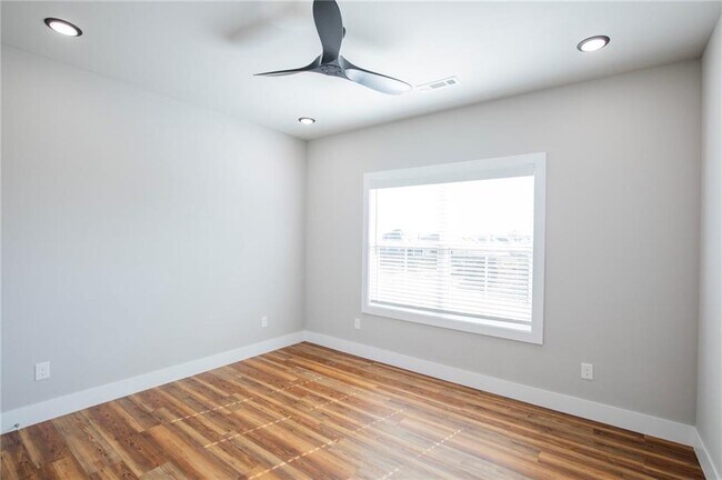 Building Photo - 1018 Seaborn Way