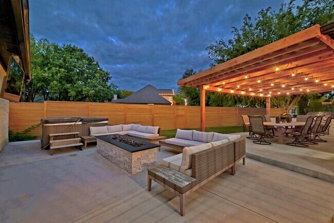 Building Photo - 104 Hazeltine Dr