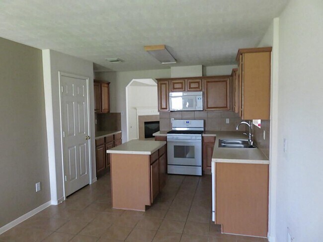 Building Photo - 1106 Desert Palms Ln