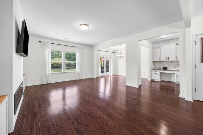 Building Photo - "Spacious 3-Bedroom Townhome with Fireplace, Pergola & Community Pool on Summerlake Drive!"