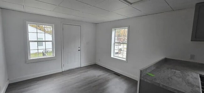 Building Photo - Cute home in South East Springfield