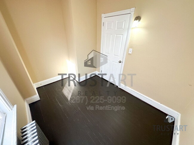 Building Photo - 437 Markle St