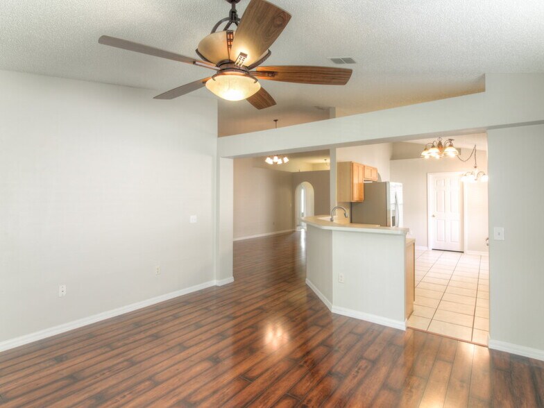 Building Photo - 762 Welch Hill Cir